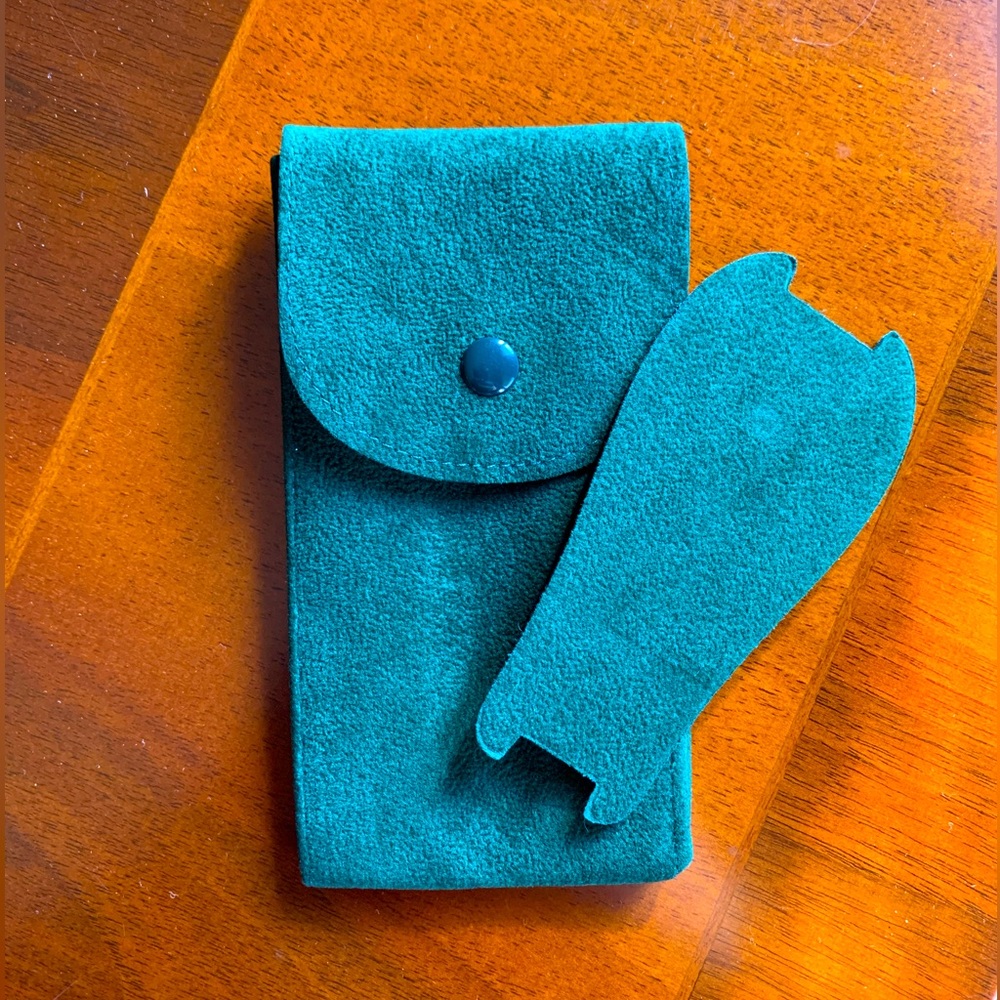 Green Velvet Watch Travel Pouch - Great Quality - Watch Case - Holder